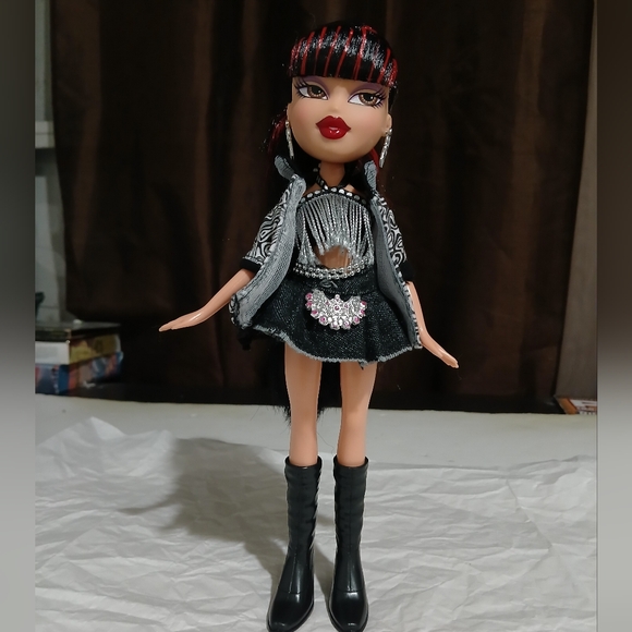 Bratz Series 3 Tiana Doll - Picture 8 of 8